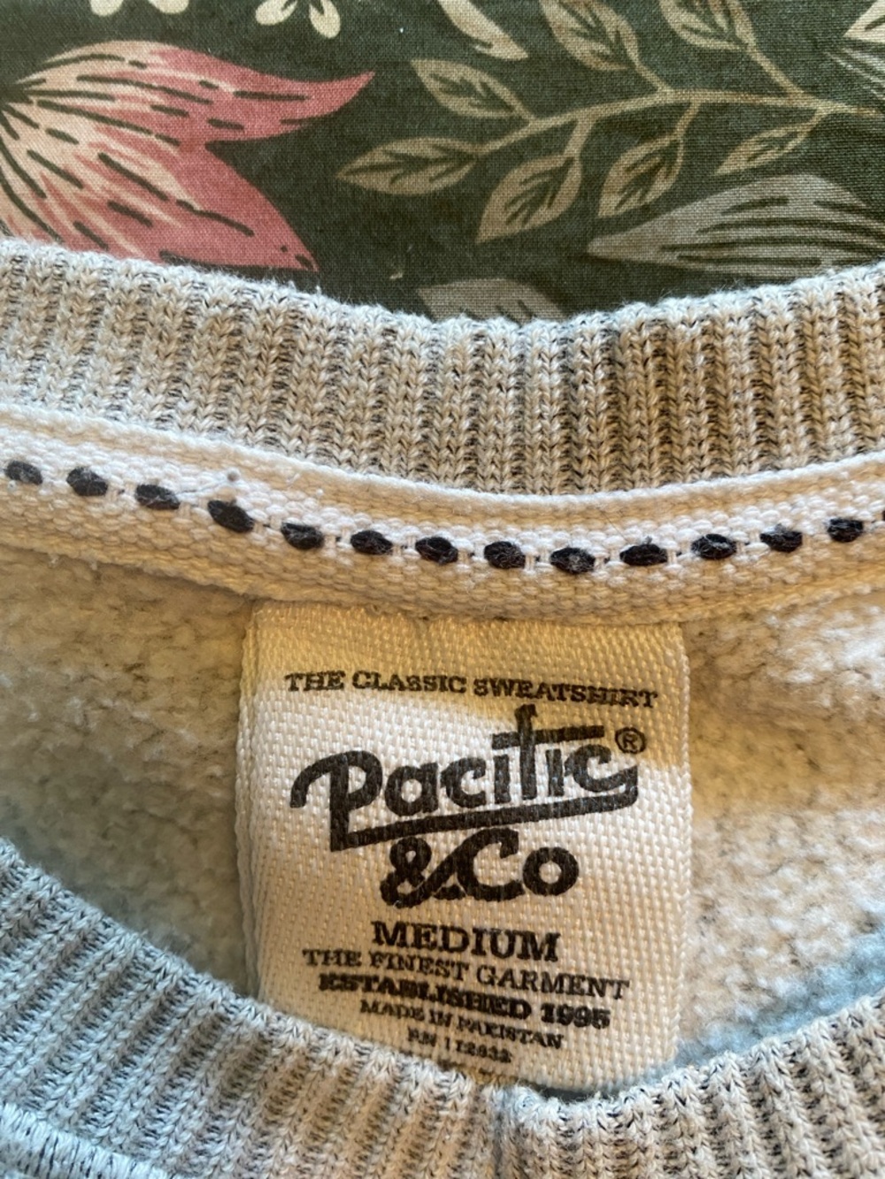 Cozy Gray 'Be Kind' Crewneck Sweater - Multicolor Lettering - Picture 4 of 4